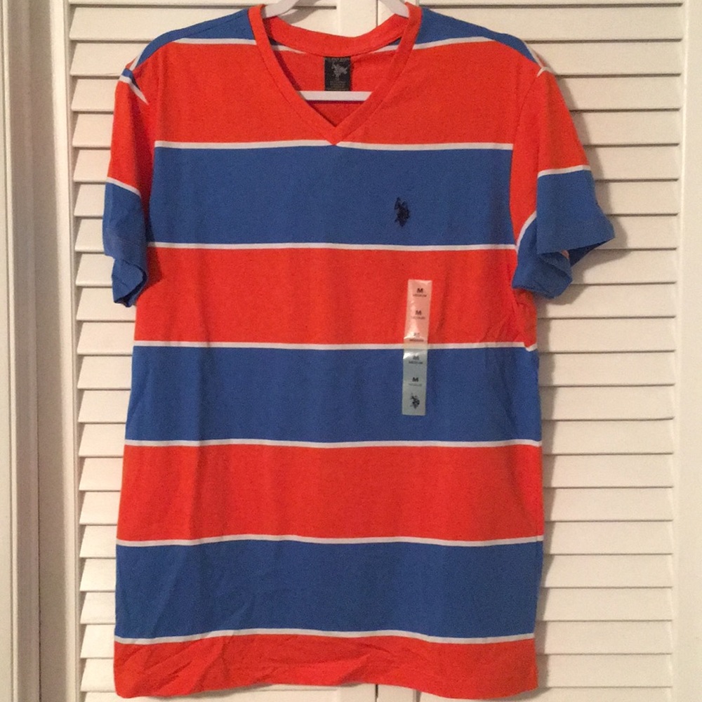 Men’s v-neck tee